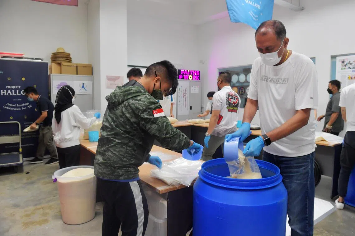 Volunteers packing rice for distribution to financially disadvantaged households, July 2022.
