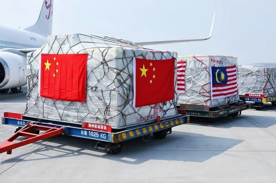 The fresh durians, including local favourites such as Musang King, Black Thorn, D24 and IOI, were transported from Kuala Lumpur via air cargo charter service to Zhengzhou International Airport in China.