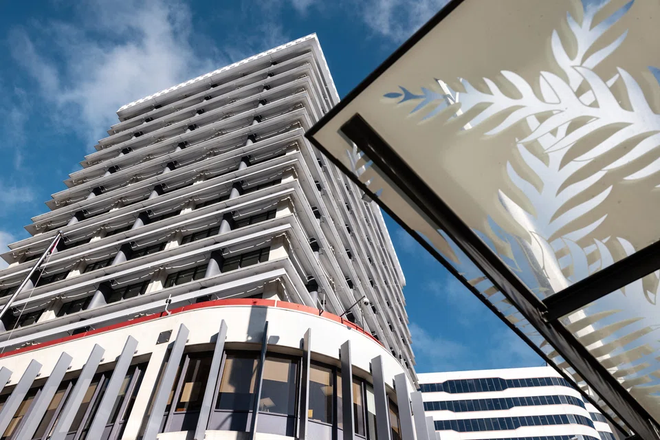 The central bank reckons the economy is now in its third recession in less than two years while inflation will return to its 1 to 3 per cent target range in the current quarter.