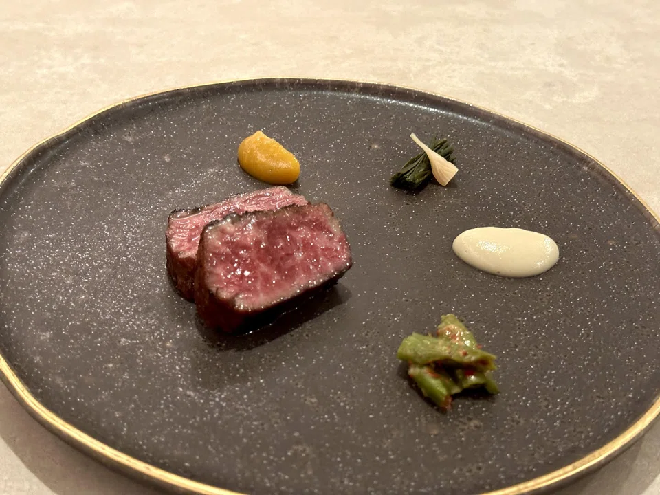 Grilled beef short rib with Jerusalem artichoke puree.