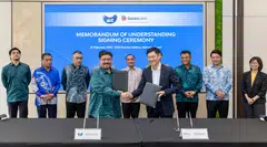 Hafizuddin Sulaiman (front row, left), UEM Sunrise officer in charge and chief financial officer, and Cheng Hsing Yao, group chief executive officer of GuocoLand, at their companies' MOU signing on Feb 27. In between them is Johor Chief Minister Onn Hafiz Ghazi.