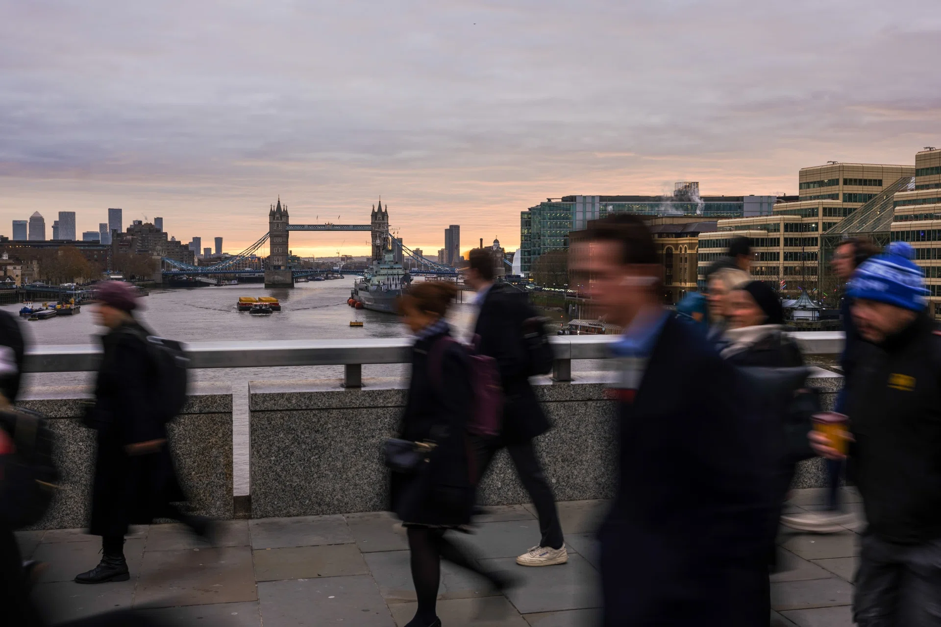 UK pay growth accelerates to five-month high, recruiters say
