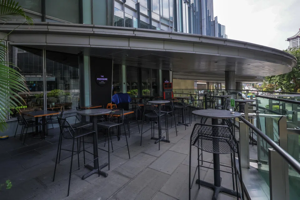 The outdoor seating area at The Providore Singapore's outlet at Mandarin Gallery.