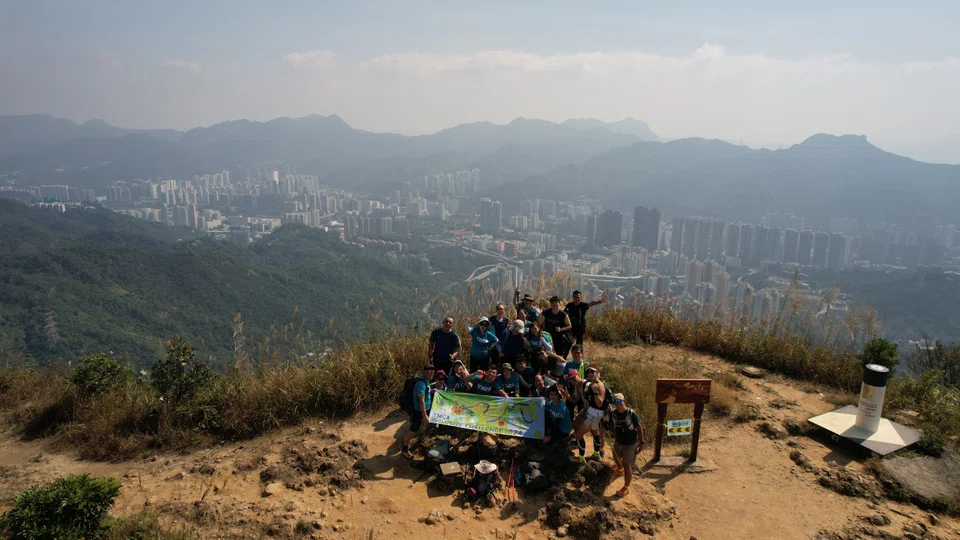 For the MacLehose Trail hike, YMCA recruited six youths with special needs who had summited Mount Fuji in the previous year’s iteration of the Inclusive Challenge, along with four new joiners.
