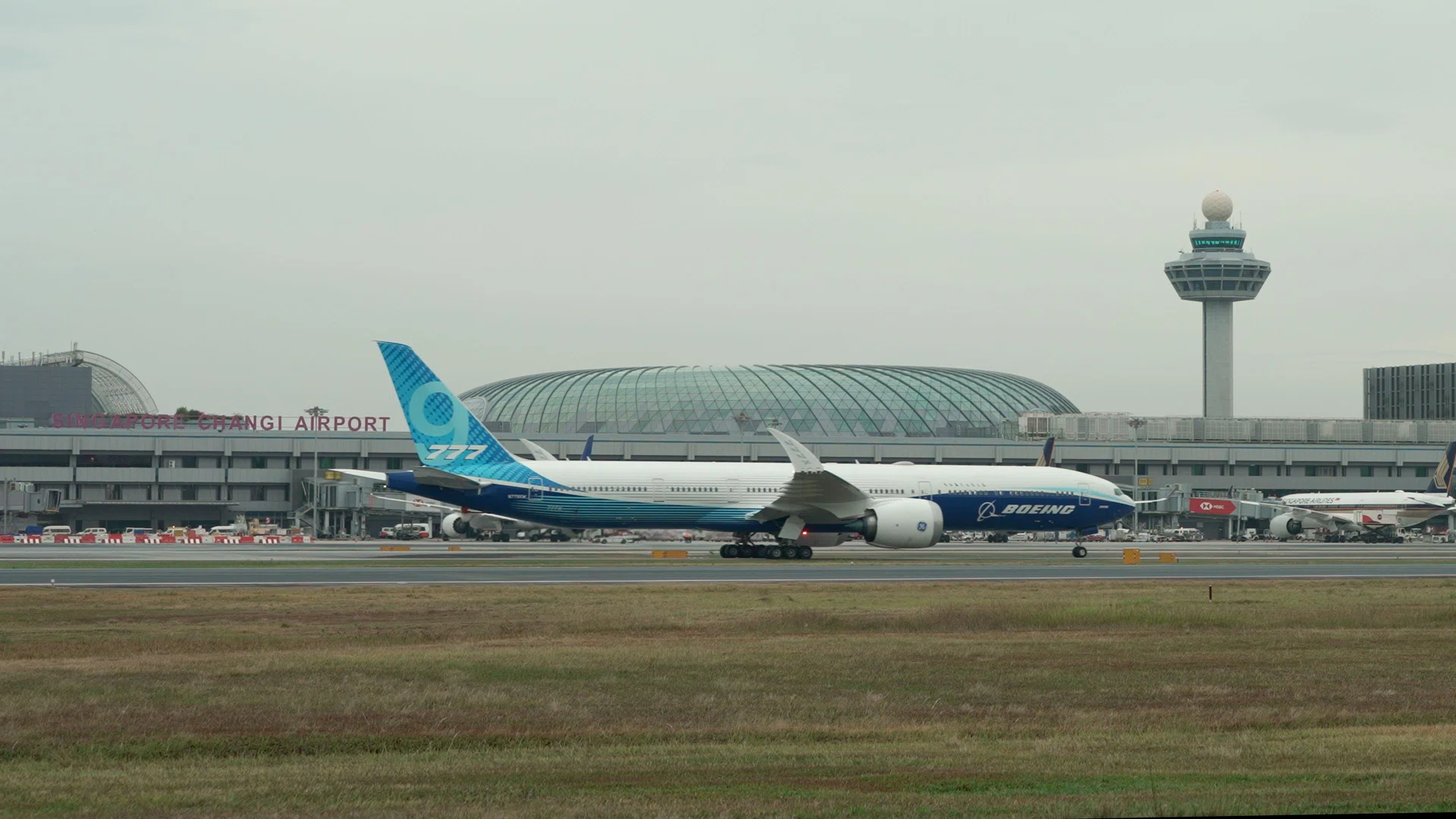 Boeing says 777X delays add costs for airlines like SIA to keep older jets