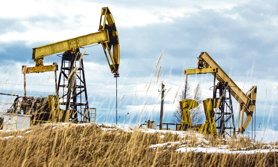 Oil pumping jacks, also known as "nodding donkeys", at a Rosneft Oil Co oilfield near Sokolovka, in the Udmurt republic, Russia, on Friday, Nov 2020. 