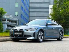 The i4 eDrive35's exemplary fluidity is paired with supple ride quality.