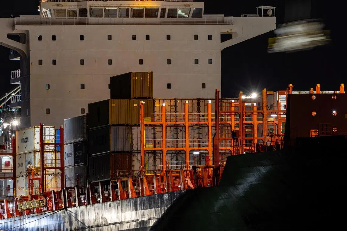 the Customs and Border Protection agency has been ordered to give its initial ideas for a refund plan that would avoid thousands of individual lawsuits.