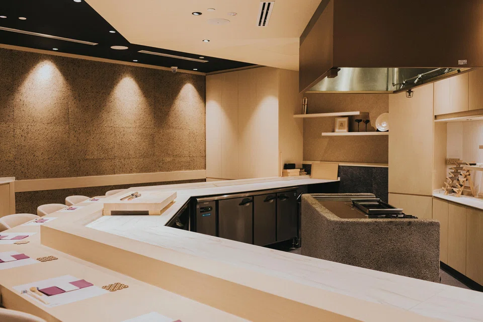 Ichigo Ichie's main dining counter.