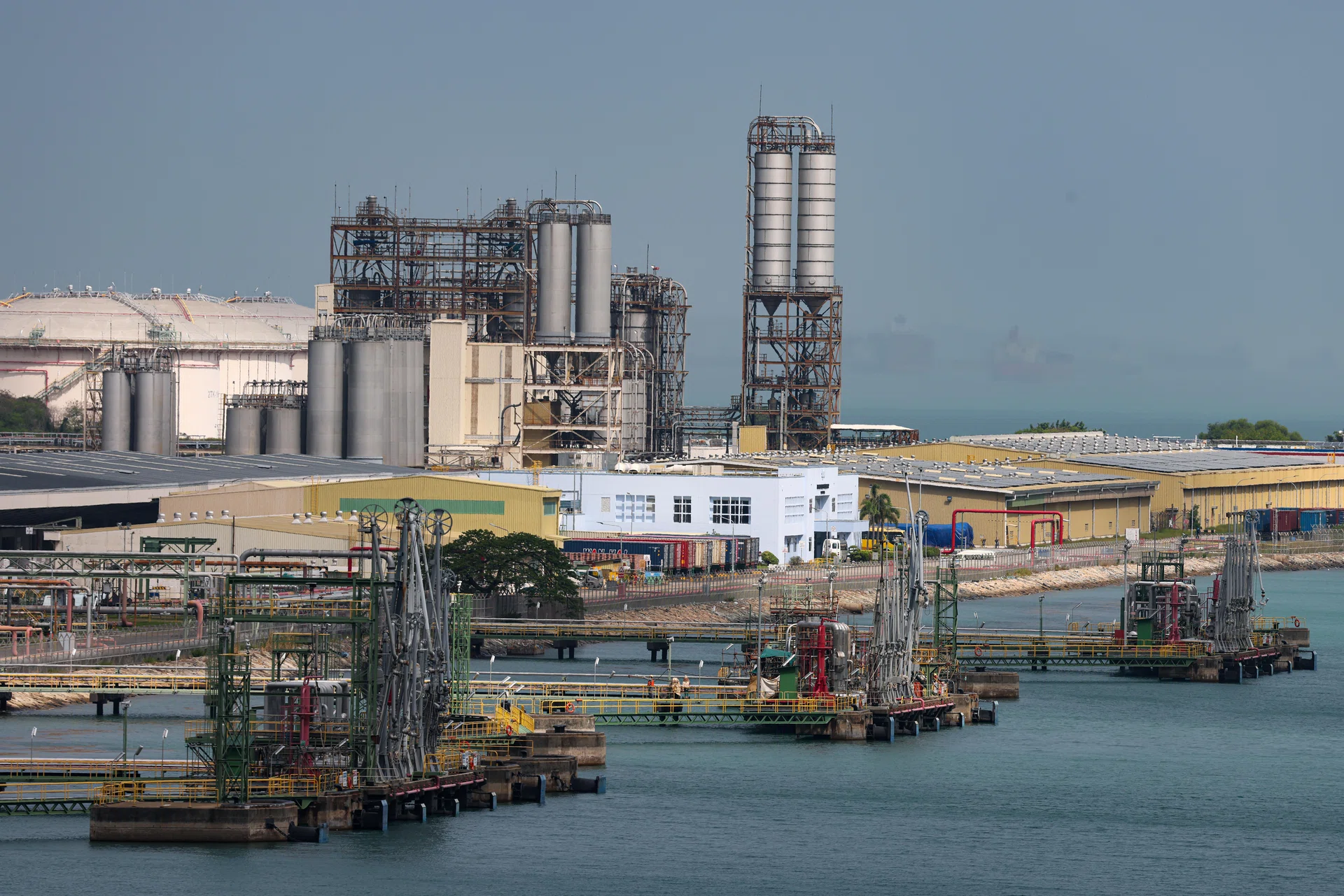 Singapore's high costs, Asia demand-supply gap see closure of US firm ...
