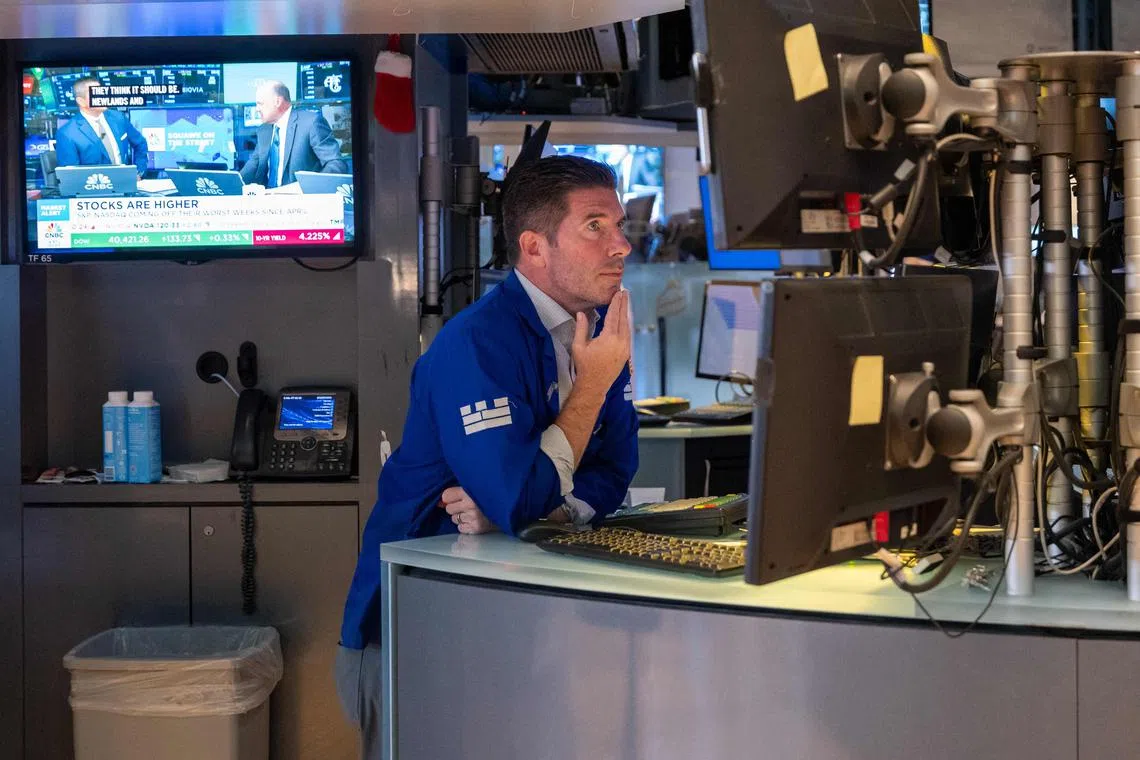 NEW YORK, NEW YORK - JULY 22: Traders work on the floor of the New York Stock Exchange (NYSE) on July 22, 2024 in New York City. Markets were up in morning trading as the world reacted to the news that U.S. President Joe Biden has ended his re-election campaign and endorsed Vice President Kamala Harris.   Spencer Platt/Getty Images/AFP (Photo by SPENCER PLATT / GETTY IMAGES NORTH AMERICA / Getty Images via AFP)