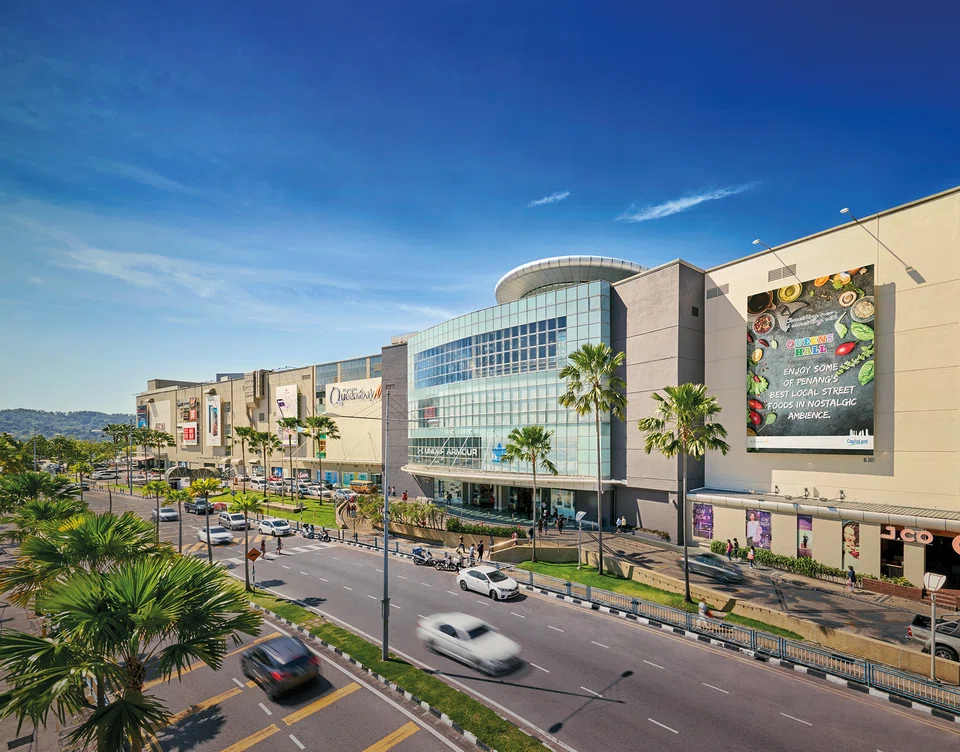 One of the largest malls in Penang, Queensbay Mall is a free-standing eight-storey shopping centre with a lower ground floor and a lower ground mezzanine comprising five floors of retail space and car parks.
