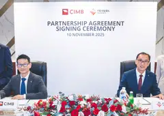 CIMB Singapore's Benjamin Tan (left) and Frasers Property Singapore's Adrian Tan sign the agreement marking the five-year partnership between the two entities.