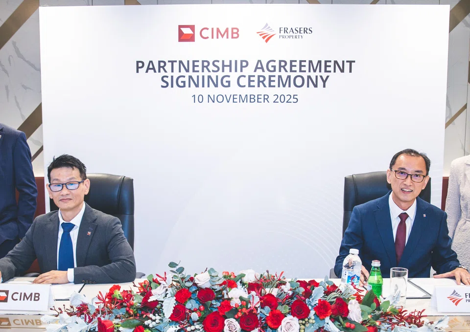 CIMB Singapore's Benjamin Tan (left) and Frasers Property Singapore's Adrian Tan sign the agreement marking the five-year partnership between the two entities.