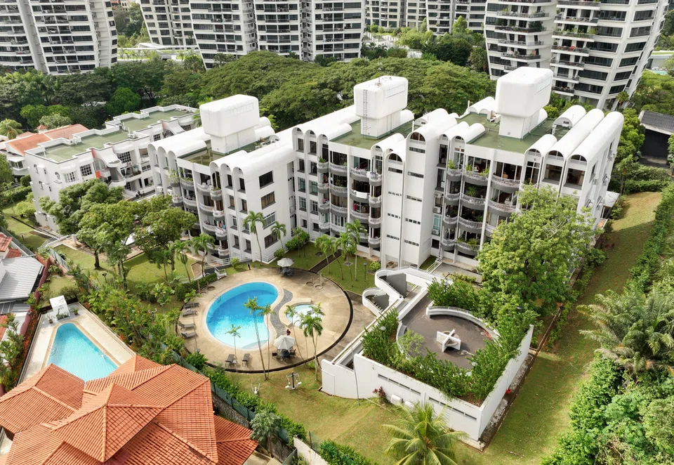 Located at 138 and 140 King’s Road in District 10, Charming Garden houses 32 apartment units with a 999-year tenure.