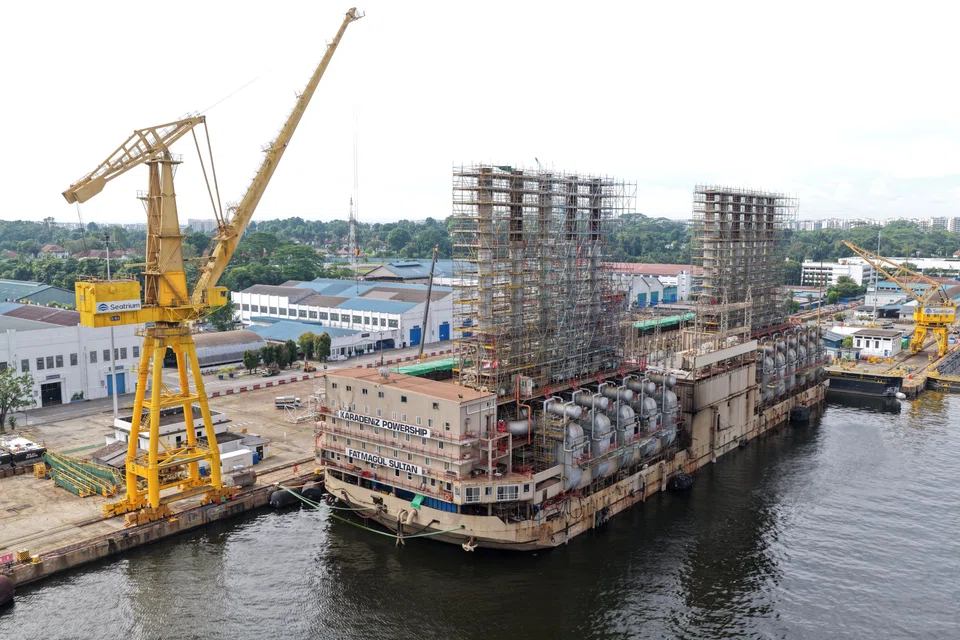 The new contracts include repair works for two power station vessels – Karadeniz Powership Fatmagul Sultan (above) and Karadeniz Powership Mehmet Bey – for Karpowership, a repeat customer of Seatrium.  