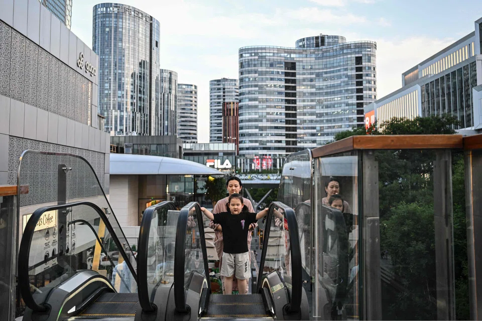  Under the new policy of childcare subsidies, the government will spend 3,600 yuan a year per kid under the age of three, according to the official Xinhua News Agency.