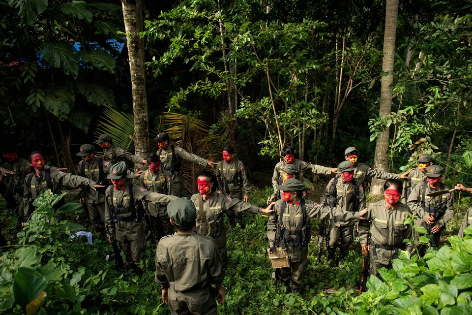 File picture of the New People's Army (NPA) seen in formation in the Sierra Madre mountain range, east of Manila in 2017. The Philippine government and communist rebels  have agreed to resume peace talks to end a decades-old insurgency. 