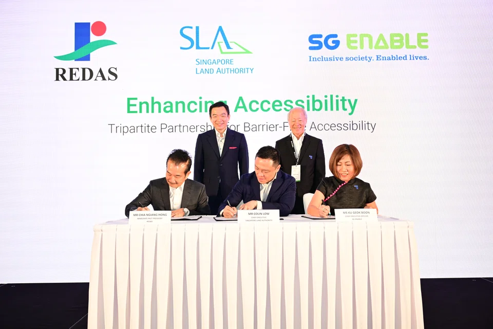 At the signing of an MOU to enhance barrier-free access routes were, from left: immediate past president of Redas Chia Ngiang Hong, Senior Parliamentary Secretary for Culture, Community and Youth and for Social and Family Development, Eric Chua, chief executive of the Singapore Land Authority Colin Low, SG Enable chairman Moses Lee, and Ku Geok Boon, founding chief executive of SG Enable.