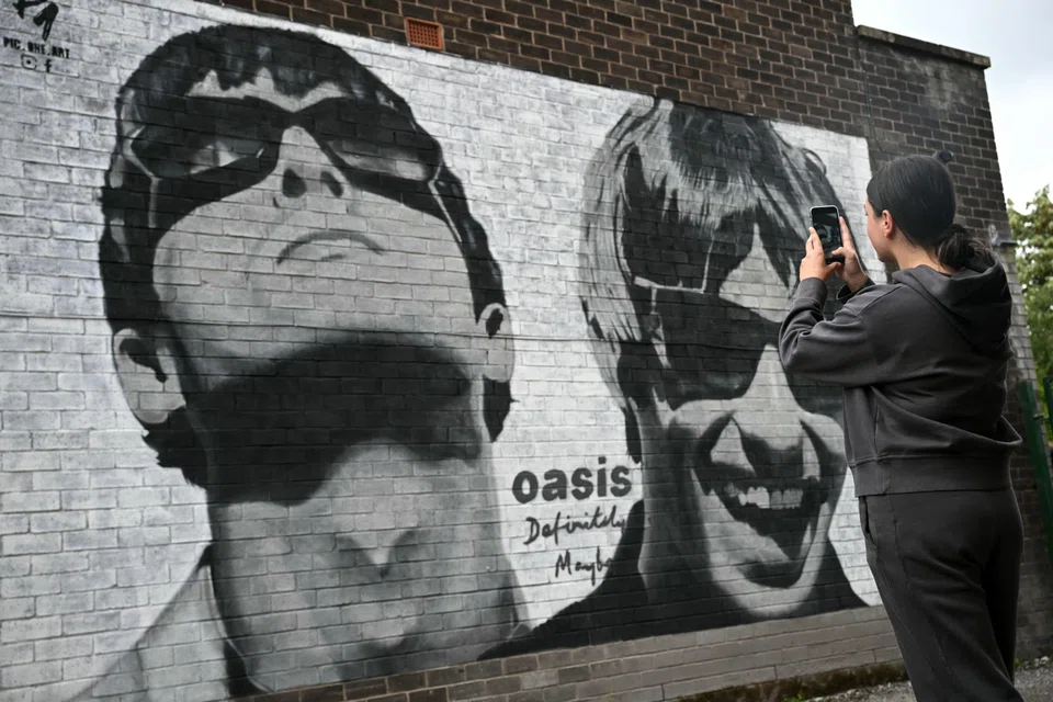 A new street artwork depicting Oasis' Liam and Noel Gallagher. The group split in 2009 after a string of public spats between the brothers.