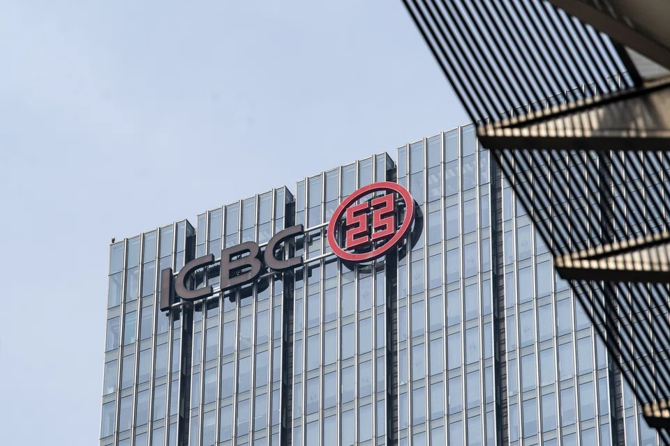 The rating action for financial institutions including Industrial and Commercial Bank of China is primarily driven by the change in outlook to negative from stable on the government’s credit ratings, according to Moody’s.