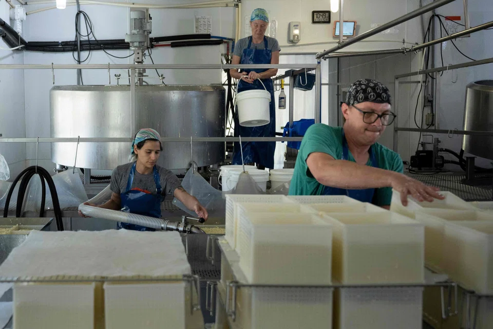 Business inventories rose 0.4 per cent after edging up 0.1 per cent in July.