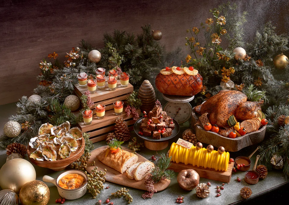 Peppermint’s festive buffet on
Christmas Eve and Christmas Day.                          