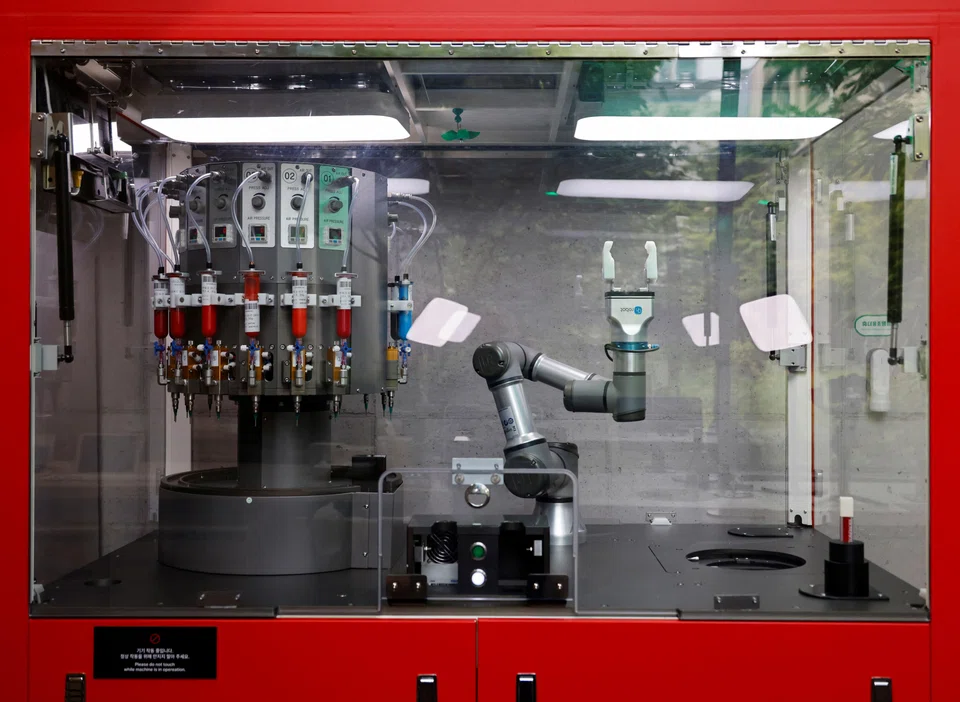 A machine capable of creating customised lip colours on-site using AI technology. Amorepacific said it uses AI to recommend the best choices for a customer from 205 different skin foundations or 366 different lip product colours.