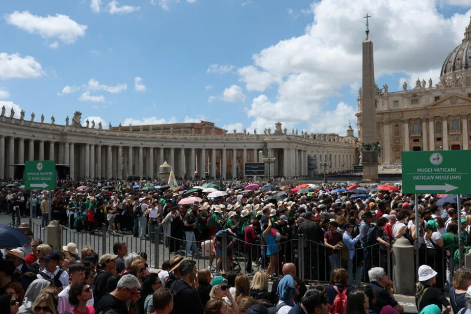 Throughout the day, vast crowds of people had packed the wide avenue leading to the basilica, pilgrims and tourists mingling with Italians enjoying a public holiday.