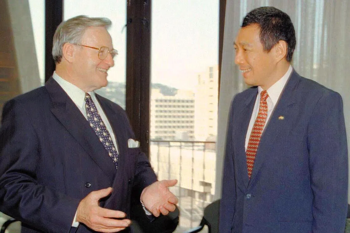 Jim Bolger, seen here with then-BG Lee Hsien Loong, served as New Zealand Prime Minister from 1990 until 1997. 