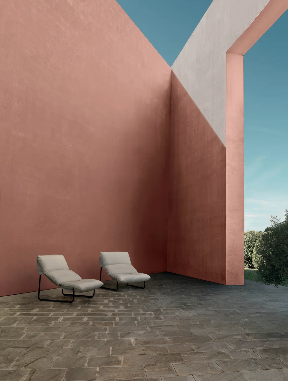 The Taboga armchair by Cini Boeri embodies comfort.