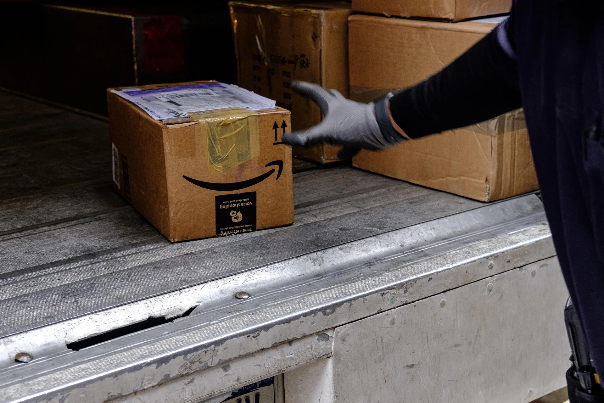 Amazon reports higher spending to fuel cloud unit sales