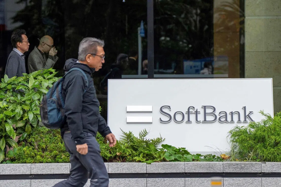 SoftBank had a net profit of 1.18 trillion yen in the same period a year earlier. 