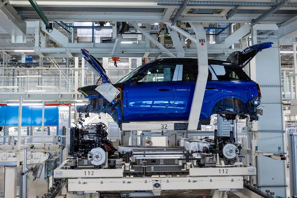 German industry has become a heavier drag on the euro region as companies battle weak demand around the globe, high borrowing costs and structural problems at home that have been in the making for years. 