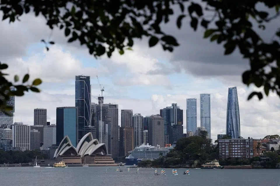 Full-time jobs fell 30,500 after a strong rise the month before.