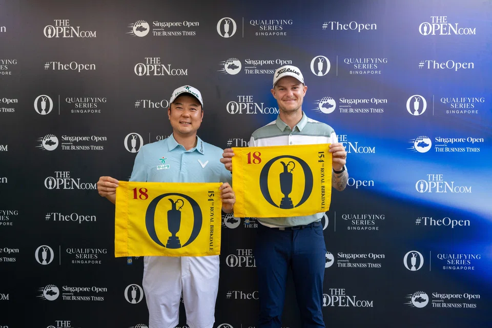 The 2026 Singapore Open winner Ham Jeong-woo from South Korea (left) and the runner-up Cameron John of Australia. Both players will compete at The British Open in July.