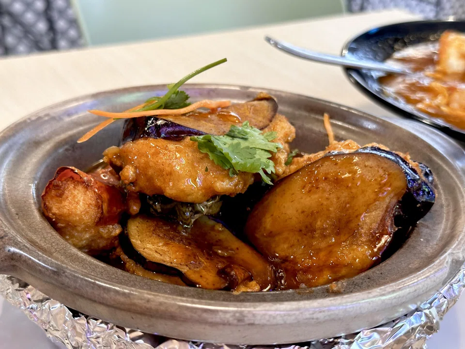 Claypot yong tau foo is on the greasy side.