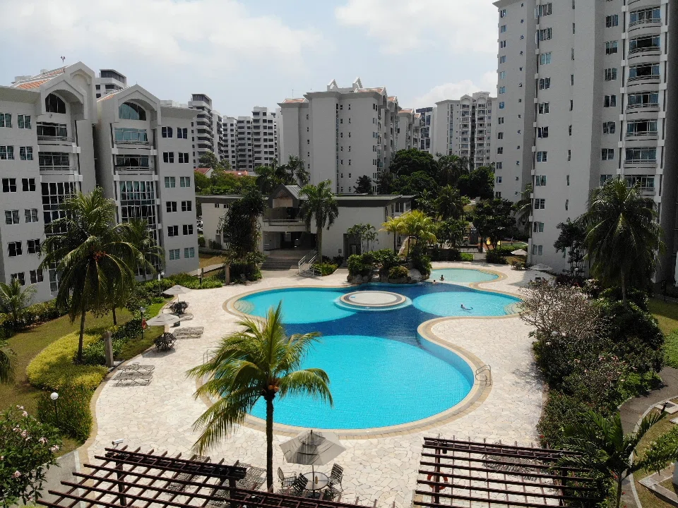 Located in District 18, the 419-unit Elias Green condominium was completed in 1994.