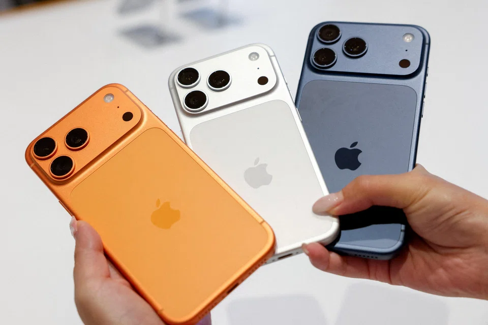 Apple led the smartphone market for the first time in a first quarter with a 21% market share.