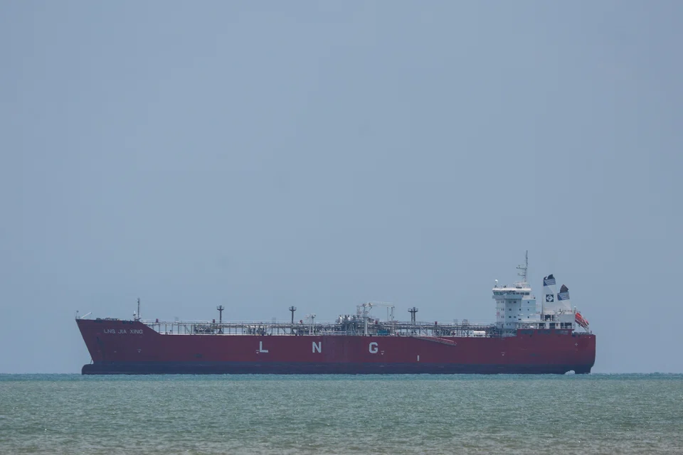 The project may allow vessels to avoid the congested Malacca Strait, shorten transit times by an average of four days, and cut shipping costs by about 15%. 