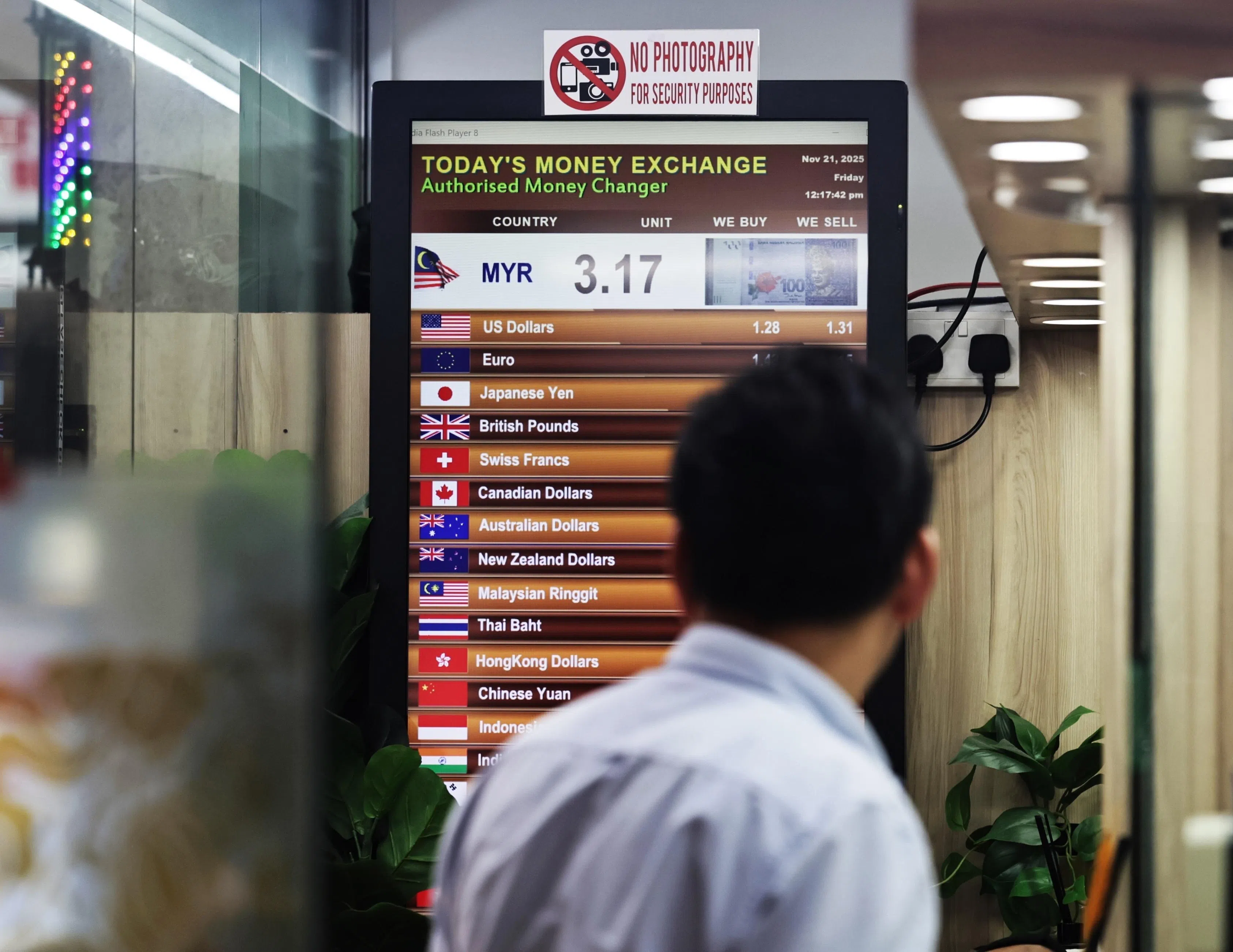 Yen to USD: YouTrip, Revolut report currency buying spike in 2025 - The  Business Times