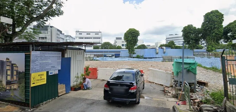 The plot of freehold land at 7 Kim Chuan Lane spans 975.9 sq m.