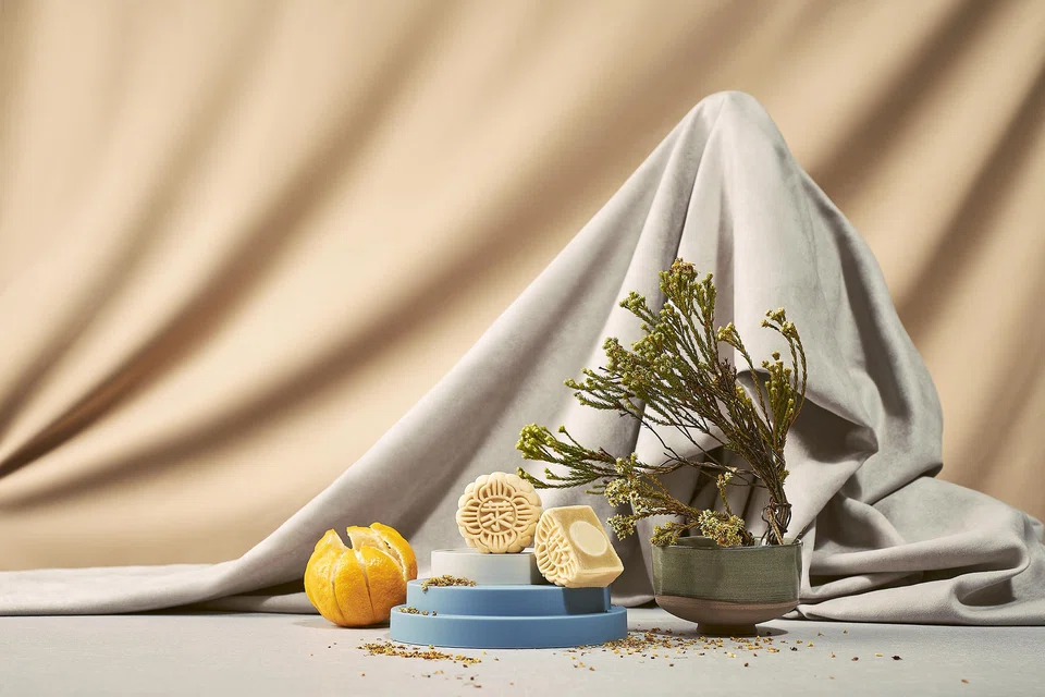 Yuzu and Osmanthus Truffle Snow-skin Mooncake makes a return this season.