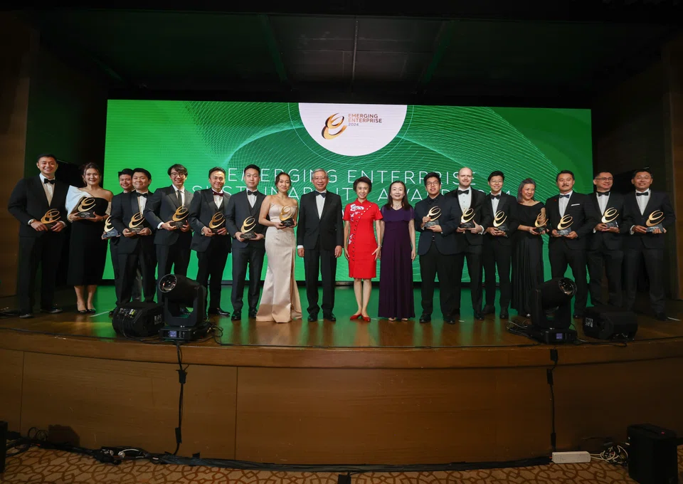 Finalists for the Emerging Enterprise Sustainability Awards, with VIP and organisers. From left: Little Green Ranger, Kenneth Ong, founder; Sun Bus Tech, Shyan Phang, CEO; Pyxis Maritime, Tommy Phun, founder & CEO; RushOwl Singapore, Ng Shin, co-founder and CEO; Life Lab Resources, Edward Chia, MD; MLC Trading, Eric Wong, director; New Energy Asia Pacific, Danny Lim, business development director; Pollen Tech, Liyana Sulaiman, co-founder and CEO; OCBC’s Linus Goh; Senior Minister of State Low Yen Ling; Chen Huifen, The Business Times; PT Peduli Alam Nusantara (Plana), Joshua Christopher Chandra, co-founder & chief of sustainability and relations; Ampotech, William Temple, CEO & co-founder; BoxGreen, Walter Oh, co-founder; The Powder Shampoo, Jlynn Chen, founder & CEO; RentalWorks (SG), Alan Pua, CEO, MD; Ollo Lifestyle International, Alex Teo, CEO & founder; Vector Green, Ben Teng, MD.