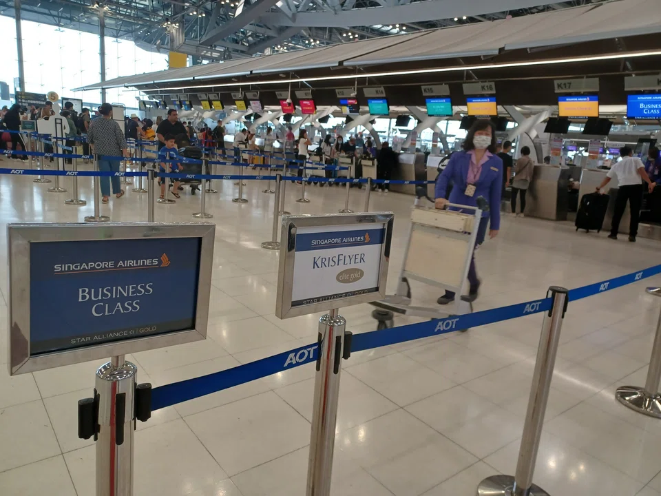 Record passenger load factors – the percentage of available seating capacity filled by paying passengers – as well as higher passenger yields were reported by SIA and Scoot in the quarter to December.
