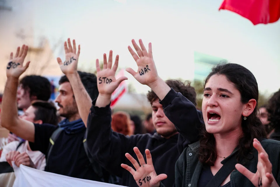 Israelis take part in an anti-war protest, calling for an end to the US-Israel conflict with Iran, in Tel Aviv, on Apr 4.