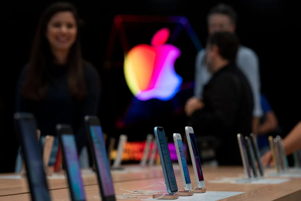 For most technology companies, a designer’s departure wouldn’t cause a blip in the public eye, but part of Apple’s brilliance lay in the way the company borrowed from the fashion world to drive consumption.