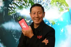 Singtel CEO Ng Tian Chong says that customers spending on higher-tiered plans should get the performance they pay for.