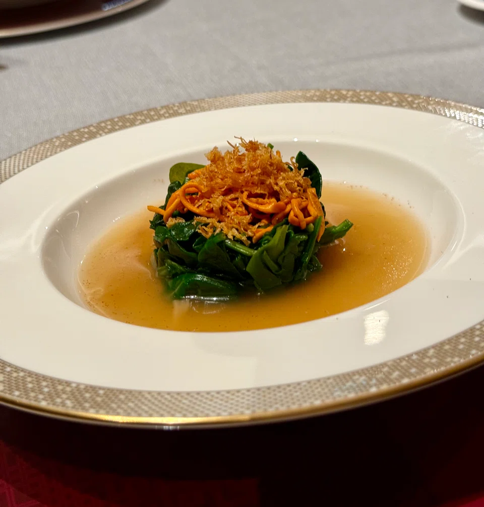 Spinach and cordyceps flowers in superior broth.