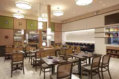 The Plump Frenchman's casual surroundings.